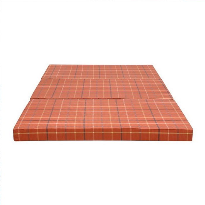 Một chiếc nệm phẳng, độ cứng nhất định sẽ giúp trẻ phát triển tốt