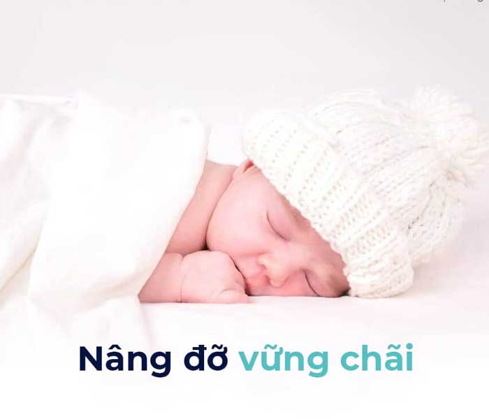 Nếu bé ngủ ngửa hoặc ngủ sấp thì nên chọn nệm có độ cứng trung bình