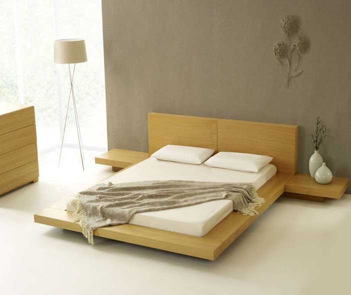 Giường ngủ bệt khá đơn giản, giống giường phản