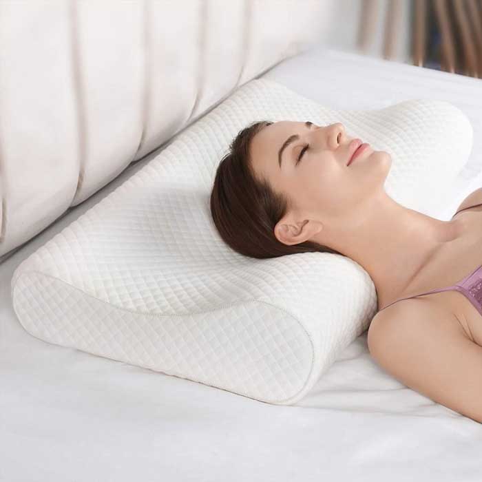 Gối foam trên thị trường được thiết kế với hình dạng cong đặc trưng
