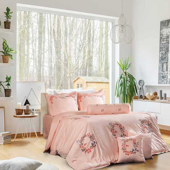 Bạn nên chọn những cành lá thưa hoặc buông mành để tạo cảm giác mát lành