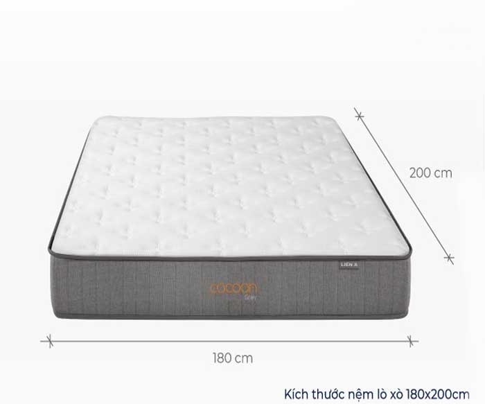 Giường nệm lò xo 1m8 (180x200cm) là loại nệm đôi khổ lớn dành cho hai người lớn