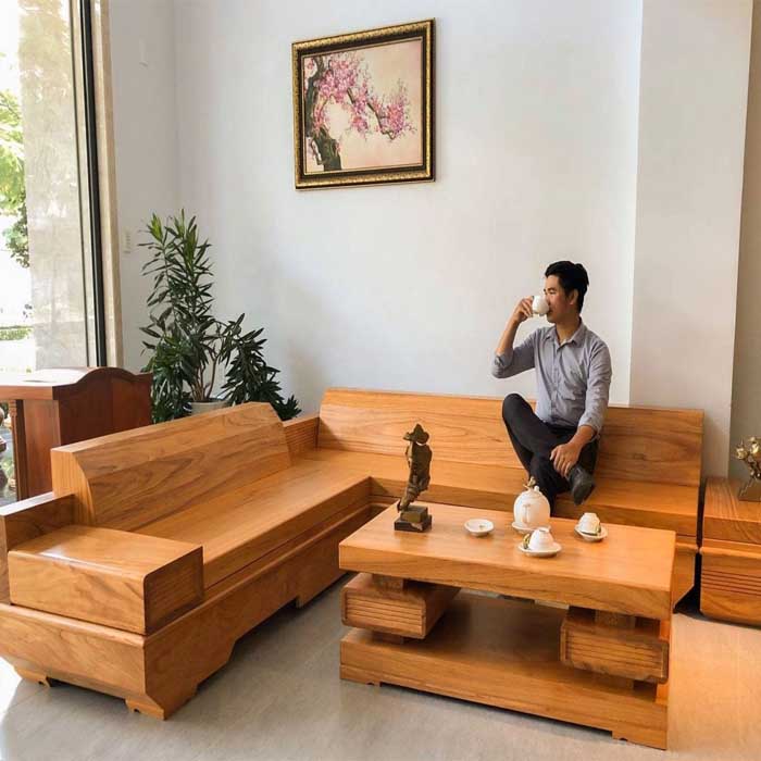 Sofa được làm từ gỗ cao cấp, nguyên khối tạo cảm giác thoải mái khi ngồi
