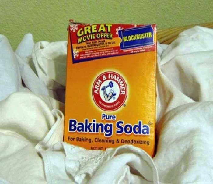 Cách làm sạch ruột gối bị ố vàng bằng Baking Soda rất đơn giản