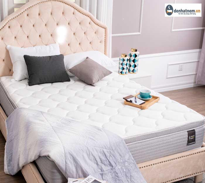 Đặt nệm chỗ khô ráo, thoáng mát, không ẩm thấp, cách xa nguồn nhiệt cao