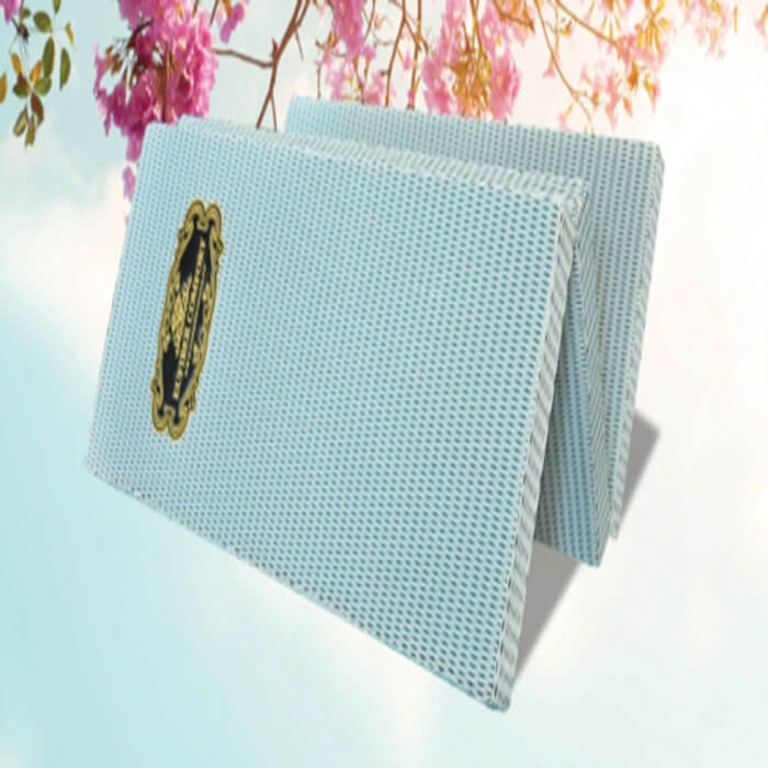 Thiết kế nệm gấp rất tiện lợi khi vệ sinh, bảo quản, cất trữ