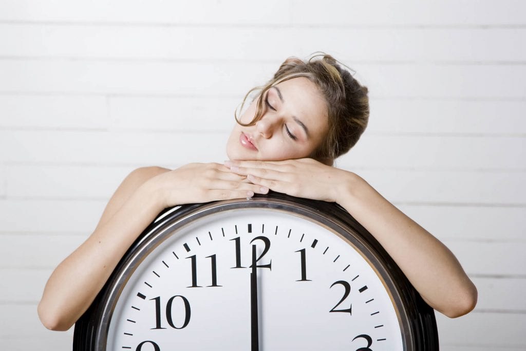 Thiếu ngủ là xuất hiện khi chúng ta không đáp ứng đủ thời gian nghỉ ngơi mà cơ thể cần