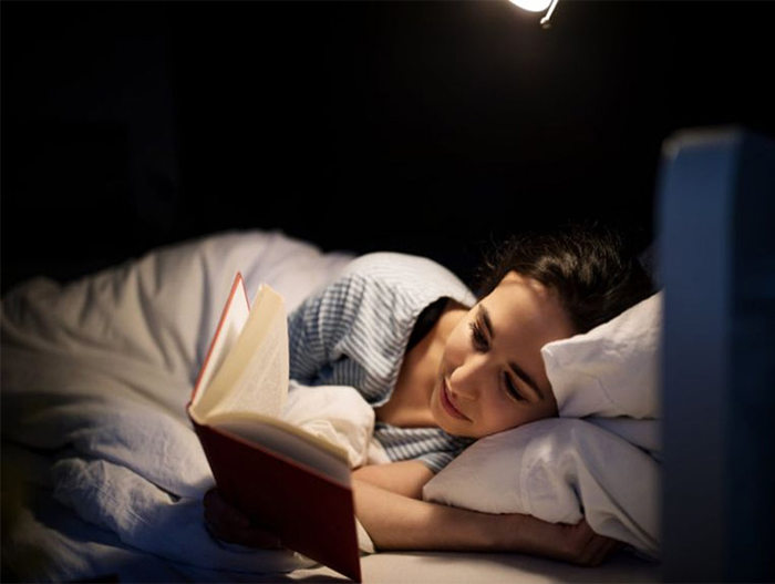 Hãy đọc sách trước khi ngủ để dễ chìm vào giấc ngủ hơn