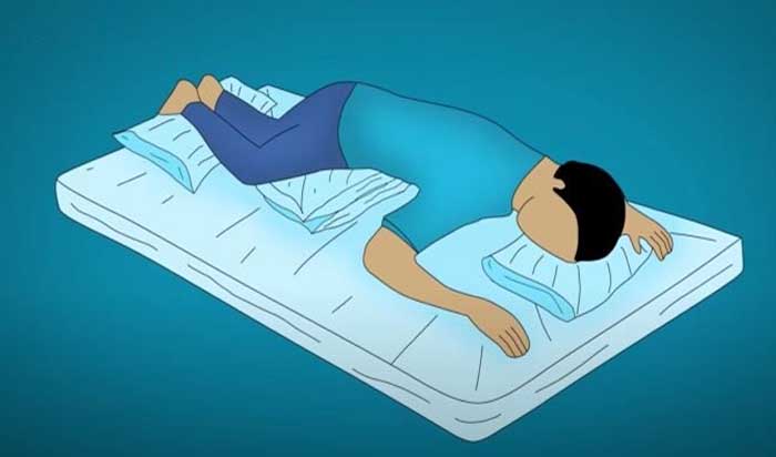 Nằm sấp trên giường phẳng trong khoảng từ 30 phút đến 1 tiếng